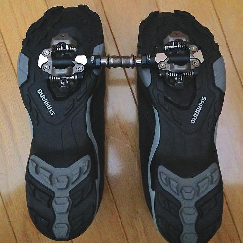 Cycling shoes deals cleats and pedals